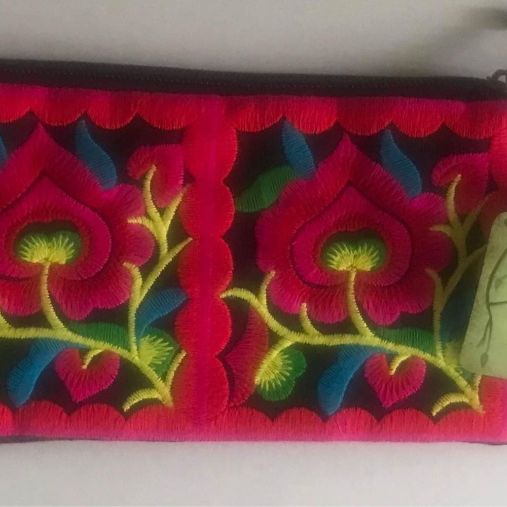 Flowers Clutch Change Purse Wallet Embroidered New With Tags